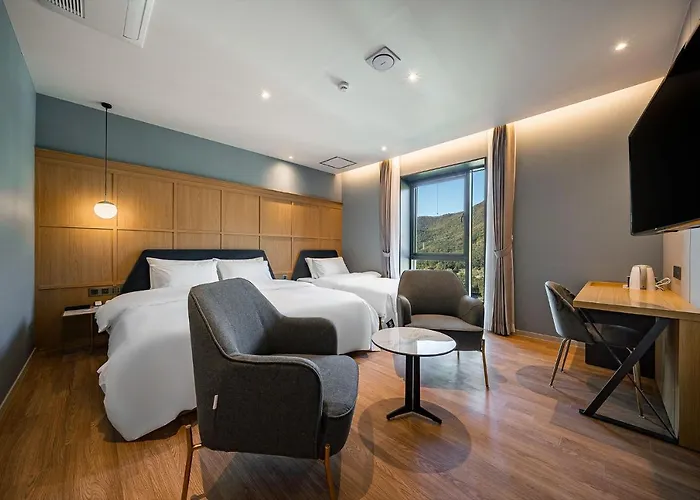 Brown Dot Signature Hotel 3*
