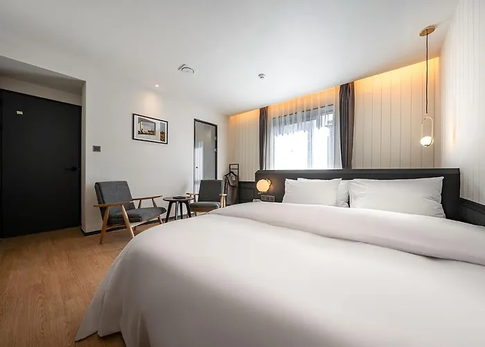 Brown Dot Signature Hotel 3*