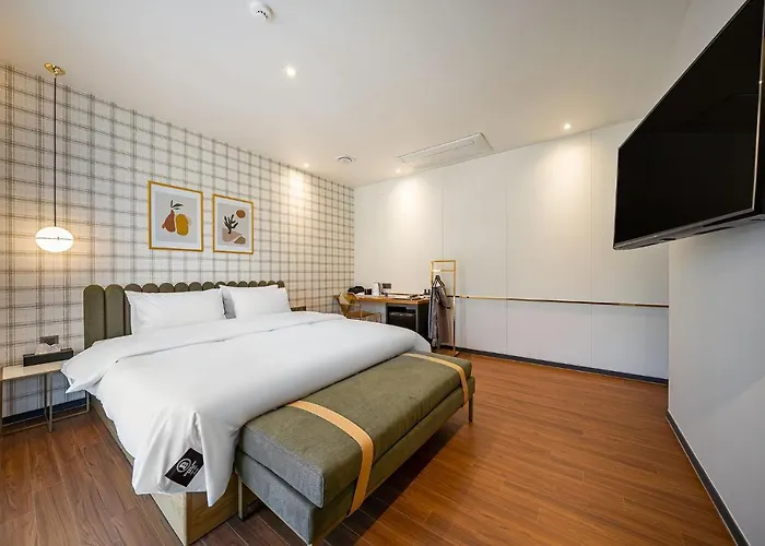Brown Dot Signature Hotel 3*