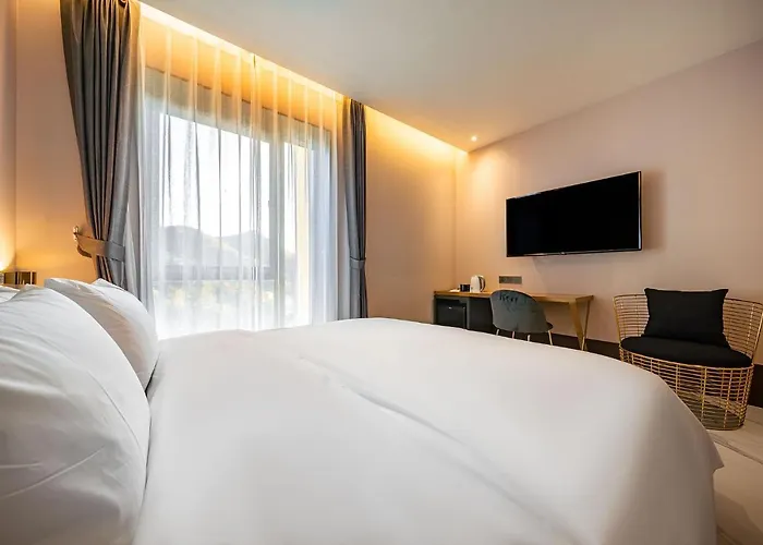 Brown Dot Signature Hotel 3*