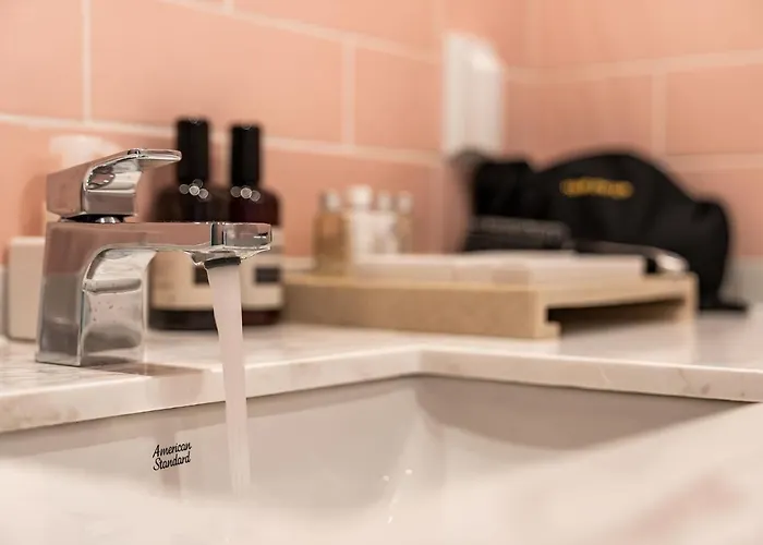 Hotel Brown Dot Signature 3*