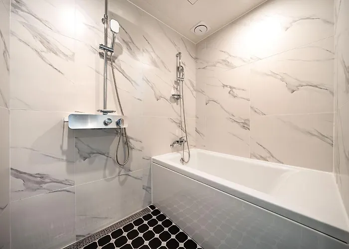 Hotel Brown Dot Signature 3*