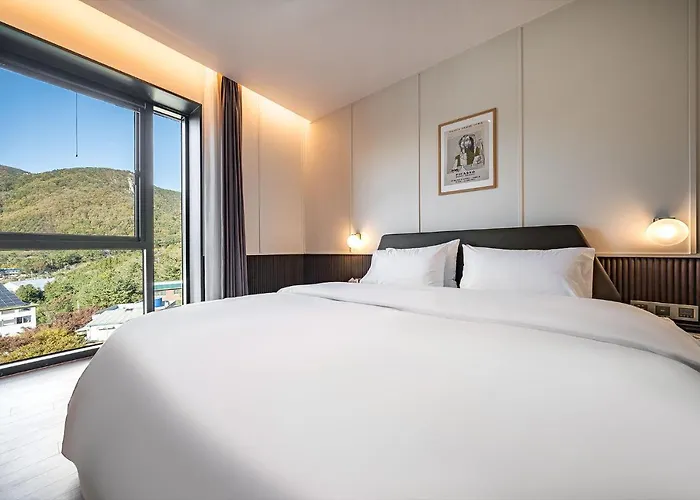 Hotel Brown Dot Signature 3*