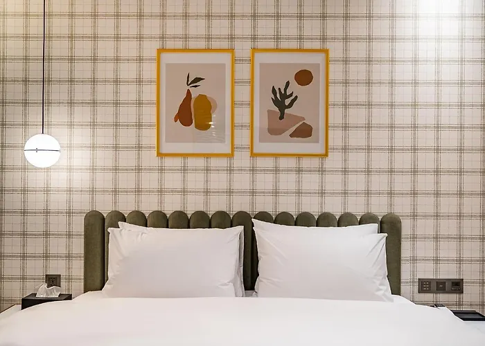 Brown Dot Signature 3* Pusan