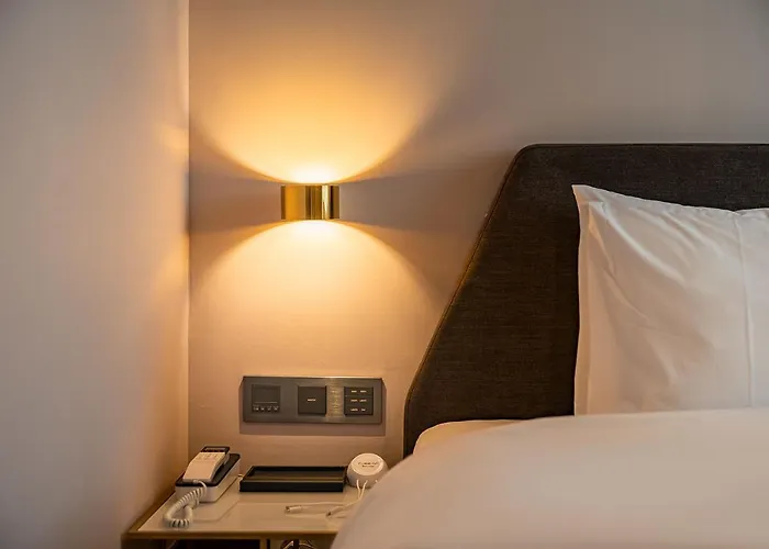 Hotel Brown Dot Signature 3*