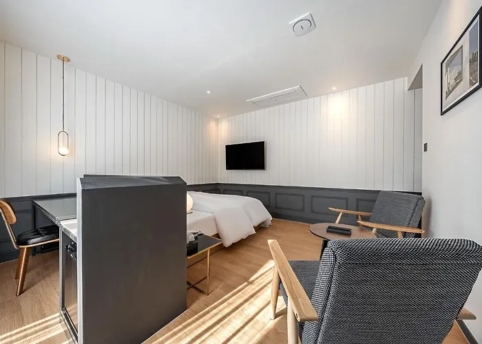 Brown Dot Signature 3*