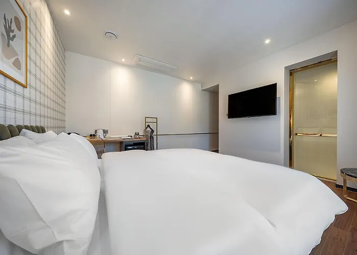Brown Dot Signature Hotel